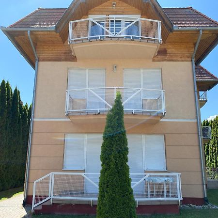Ferienwohnung Arnyas Haz Balatonlelle Exterior foto
